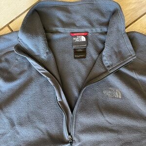 The North Face Women’s Large Quarter Zip Up